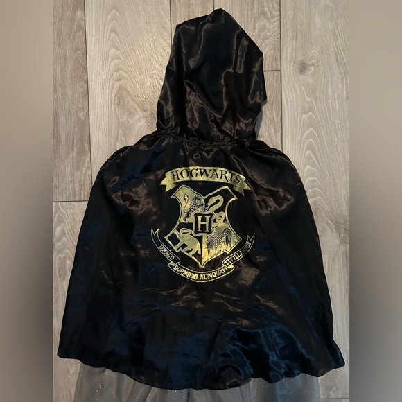 NWT Harry Potter Gryffindor Dress W/Cape Cosplay Costume Size Kids L(10-12) - Picture 6 of 8